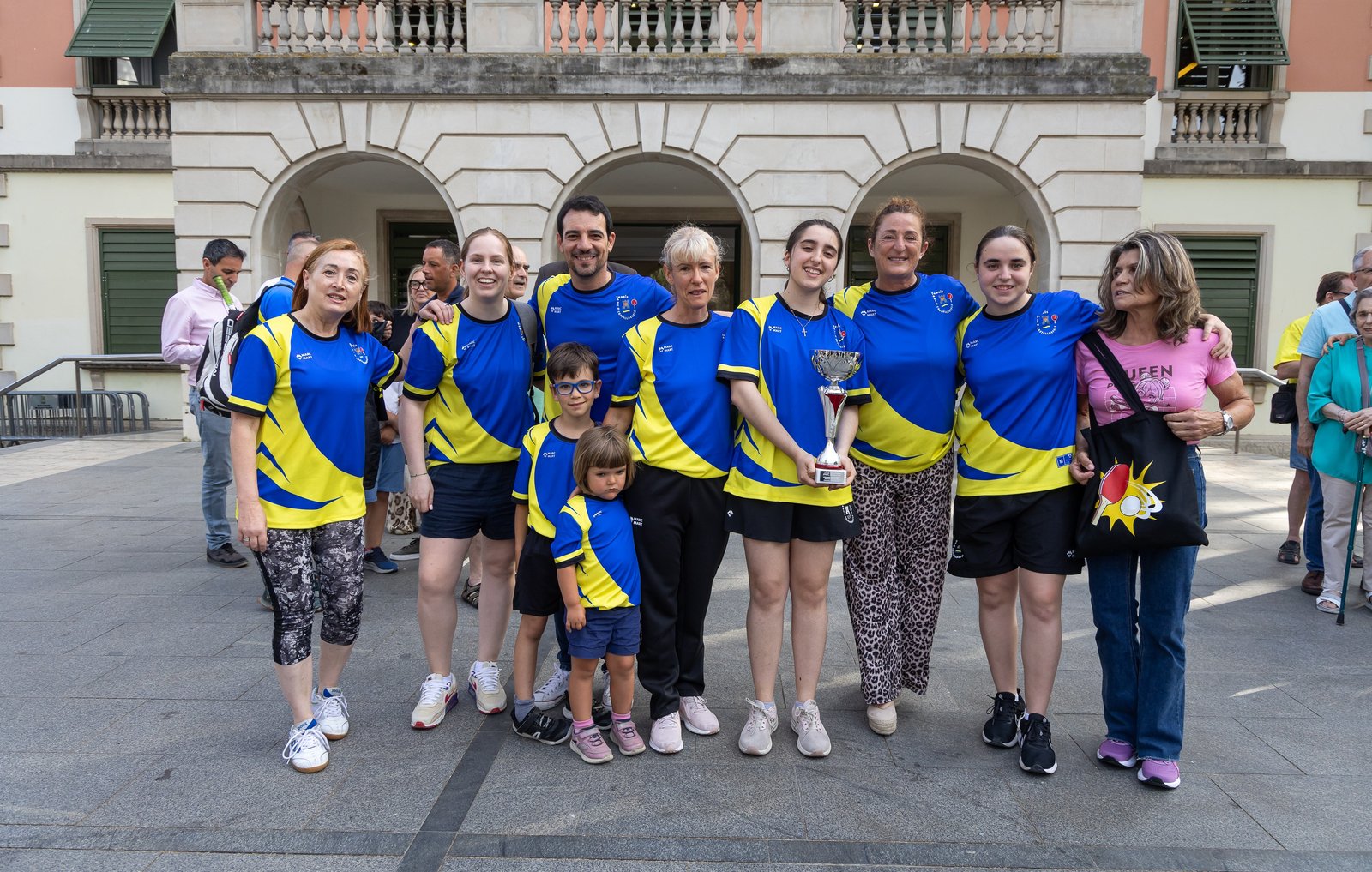 Equip femení del CTT Castelldefels celebrant la Copa Catalunya 2024–25